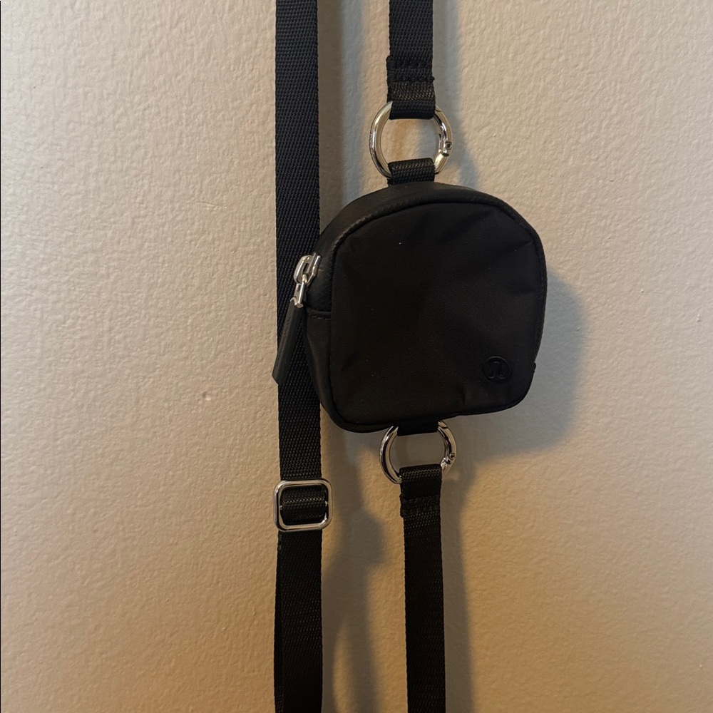 Lululemon Phone Crossbody Bag Black - Picture 4 of 8